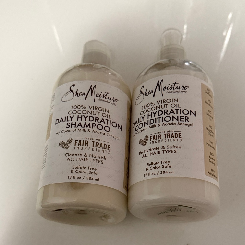 Shea Moisture Daily Hydration Shampoo and Conditioner Set